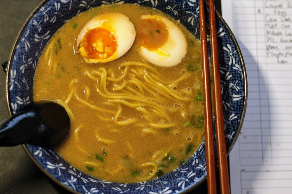 Googly eyed ramen kadaema